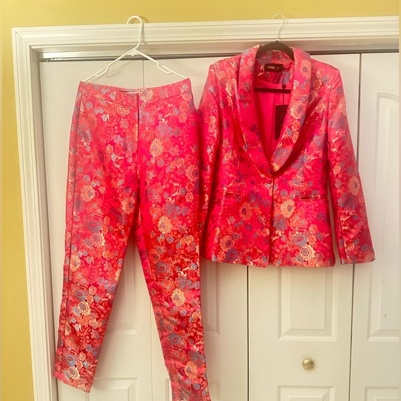 Fashion Nova 2 pc suit - Picture 2 of 4